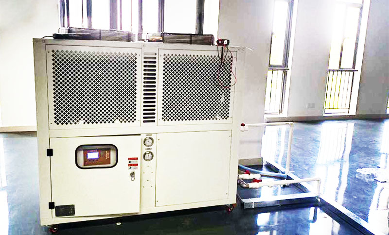 模具、吹塑、行業(yè)冷卻用箱體式冷水機